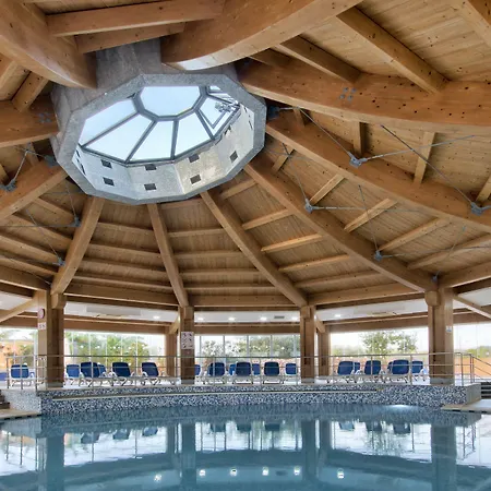 Db Seabank + Semesteranläggning (resort) 4*