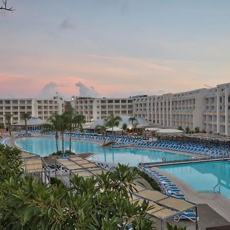 Resort Db Seabank + 4*